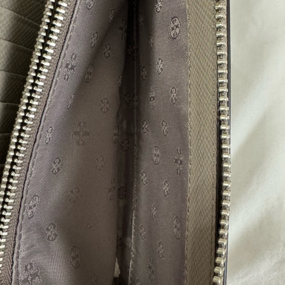 Tory Burch Wallet - Picture 5 of 6